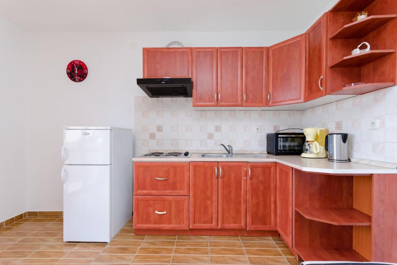 Apartments Dragan Lopar Exterior photo
