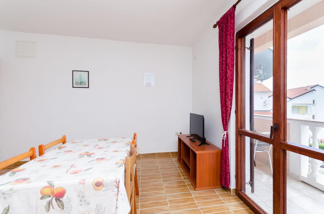Apartments Dragan Lopar Exterior photo