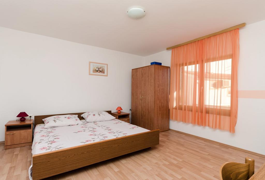 Apartments Dragan Lopar Exterior photo