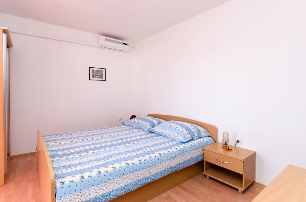 Apartments Dragan Lopar Exterior photo