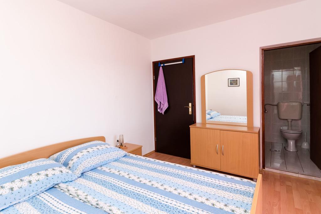 Apartments Dragan Lopar Exterior photo