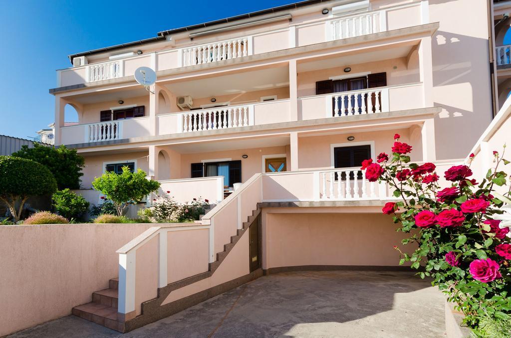 Apartments Dragan Lopar Exterior photo