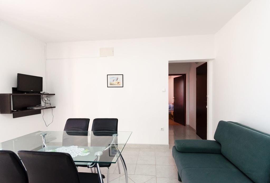 Apartments Dragan Lopar Exterior photo