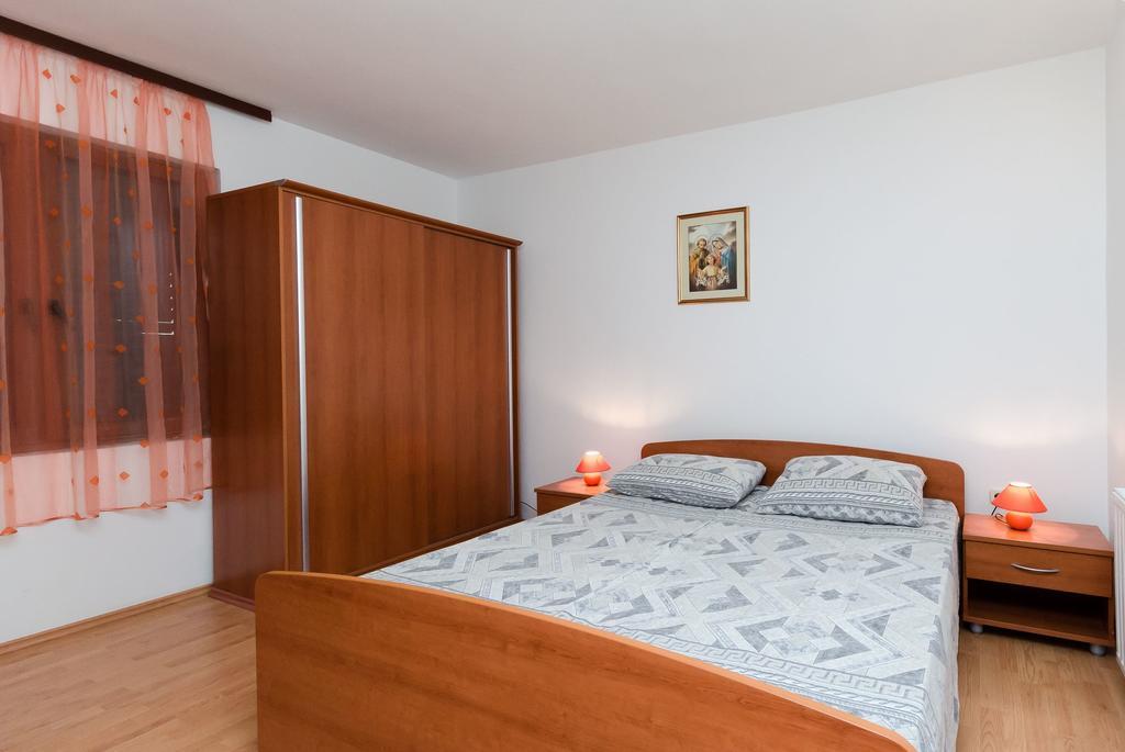 Apartments Dragan Lopar Exterior photo