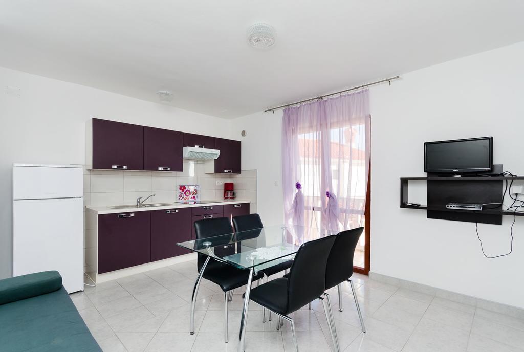 Apartments Dragan Lopar Exterior photo