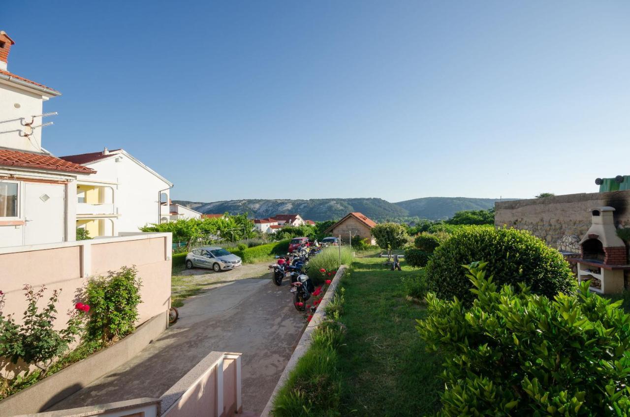 Apartments Dragan Lopar Exterior photo
