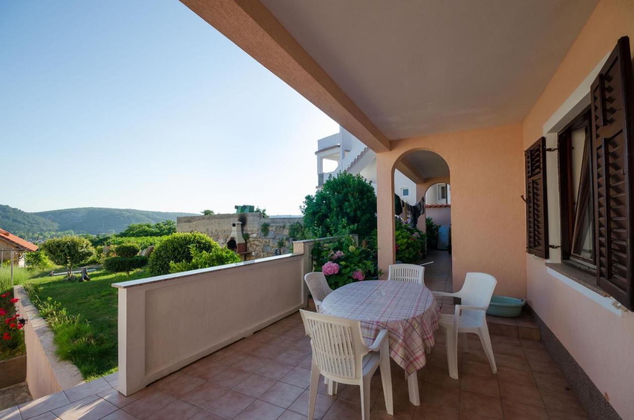 Apartments Dragan Lopar Exterior photo