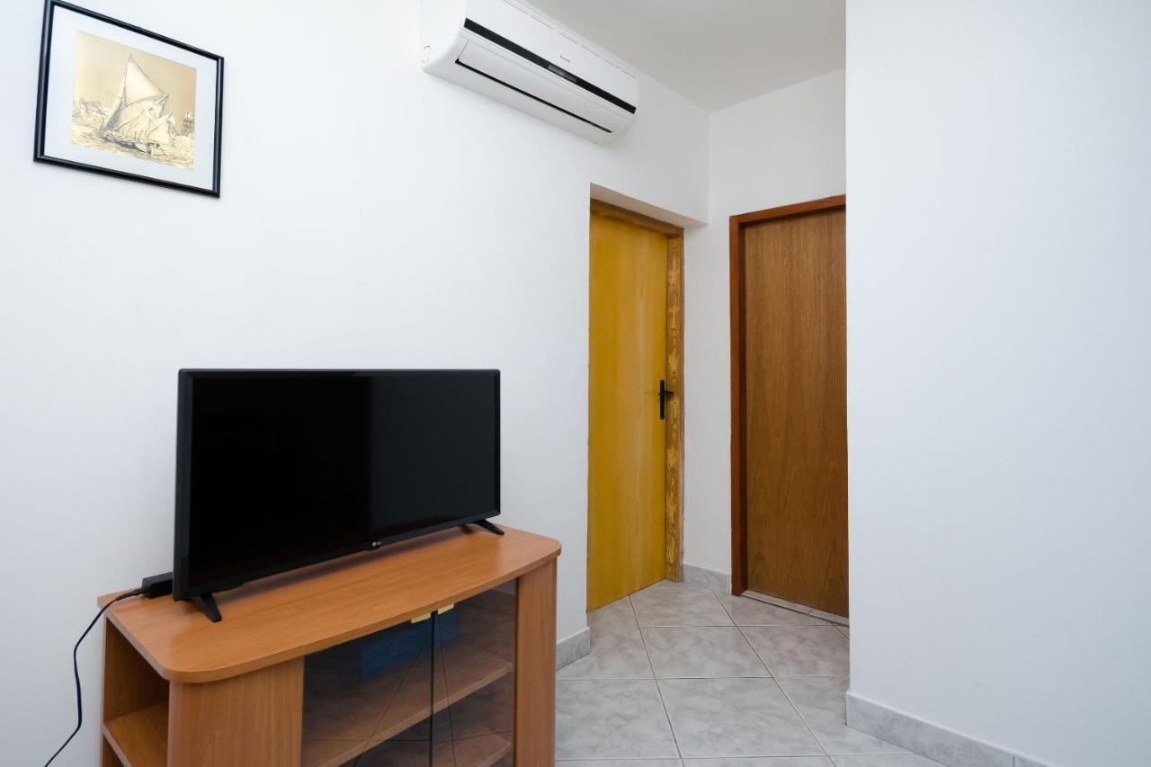 Apartments Dragan Lopar Exterior photo